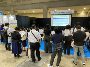どの講演も各回満席で立ち見も出る盛況さの様子